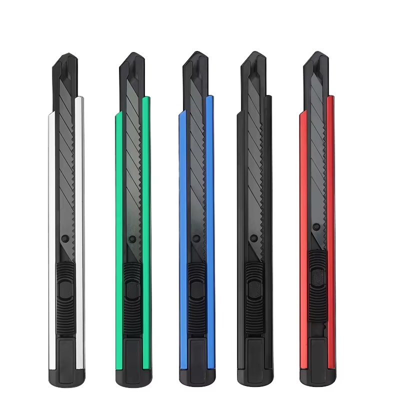 Retractable Snap-Off Utility Knife with Quick-Change Blade (9mm)